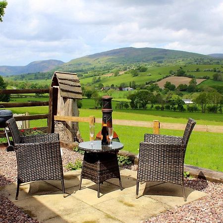 The Retreat Villa Llanrhaeadr-ym-Mochnant Luaran gambar