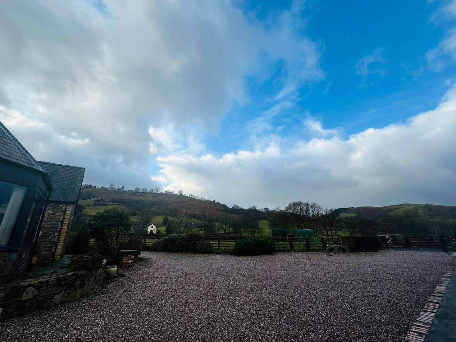 The Retreat Villa Llanrhaeadr-ym-Mochnant Luaran gambar
