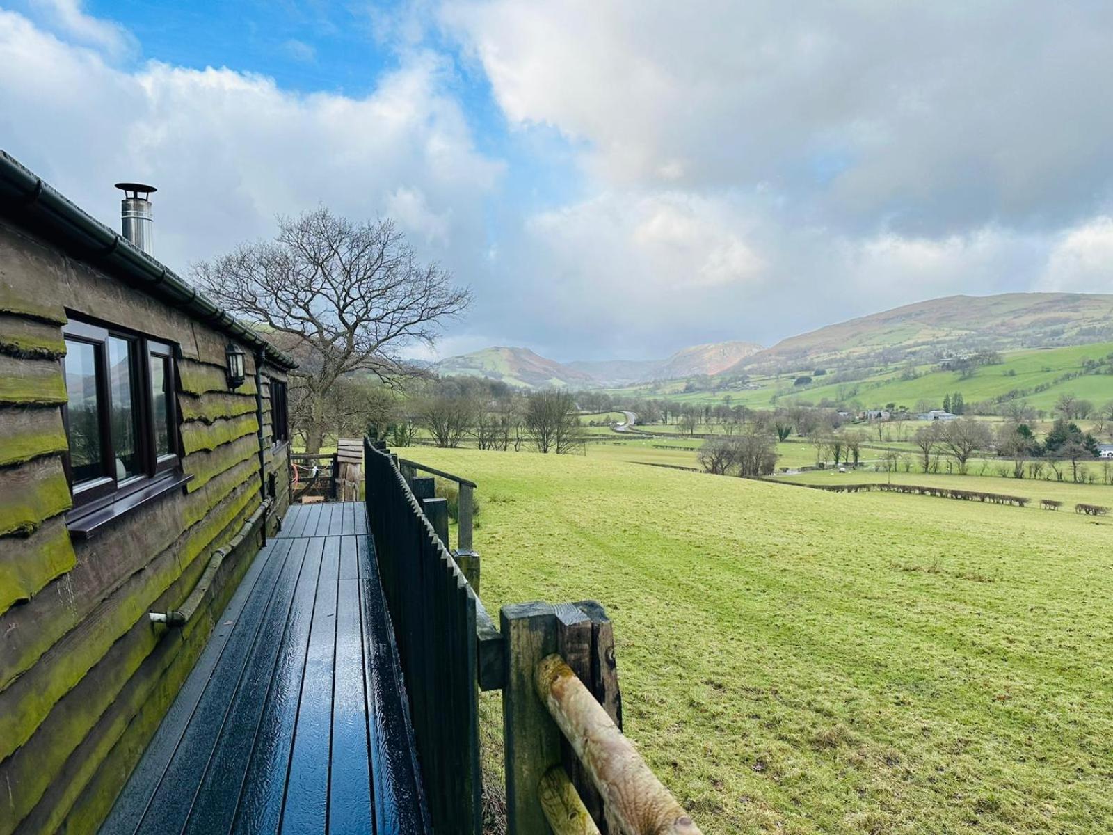 The Retreat Villa Llanrhaeadr-ym-Mochnant Luaran gambar