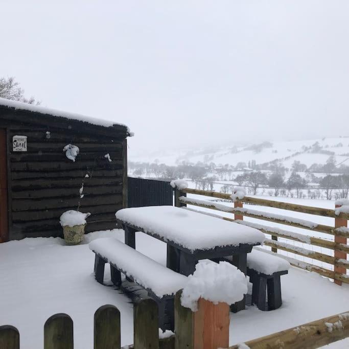 The Retreat Villa Llanrhaeadr-ym-Mochnant Luaran gambar