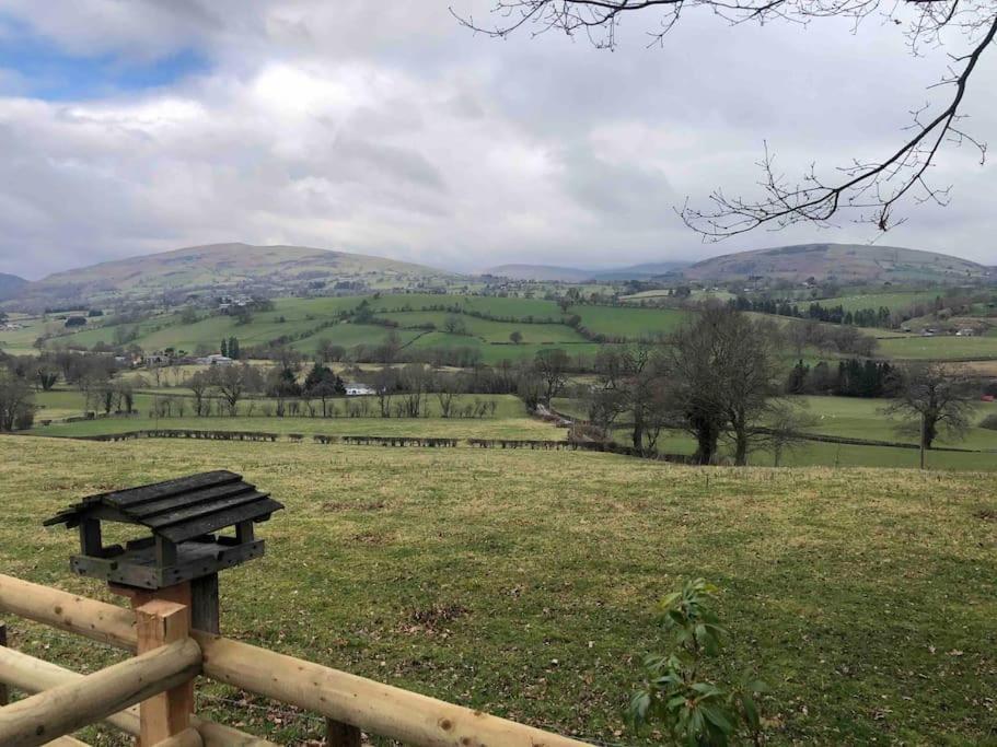 The Retreat Villa Llanrhaeadr-ym-Mochnant Luaran gambar