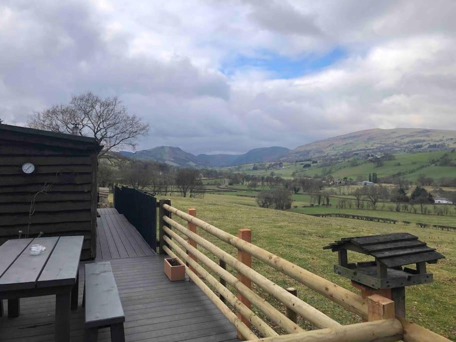 The Retreat Villa Llanrhaeadr-ym-Mochnant Luaran gambar