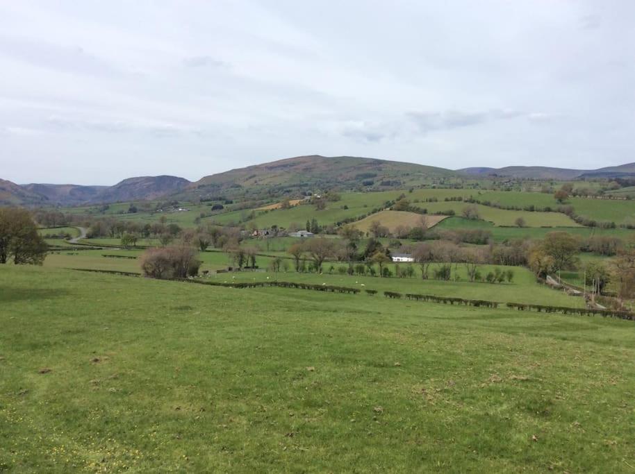 The Retreat Villa Llanrhaeadr-ym-Mochnant Luaran gambar