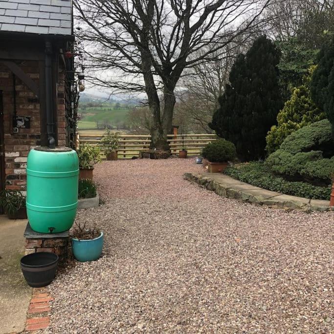 The Retreat Villa Llanrhaeadr-ym-Mochnant Luaran gambar